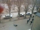 На севере Волгограда парень жестоко избил противника на потеху толпе 