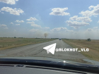 Пожар бушует рядом с волгоградским селом — видео