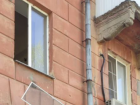 В Волгограде спасают 2-летнего малыша после падения из окна 