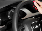 В Урюпинске женщина-водитель на Hyundai задним ходом протаранила выходящего из авто пассажира