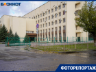 Потоп из-за прорыва трубы у здания областной прокуратуры в Волгограде попал на видео