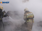 Тела двух погибших людей вынесли из горящего дома в Волгоградской области