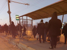В Волгограде из-за отсутствия гортранспорта на остановках замерзают люди