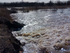 Поднявшаяся до 5 метров вода топит Волгоградскую область