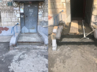 После публикации «Блокнот Волгограда» УК «Тандем» отремонтировала опасные ступеньки и пандус дома
