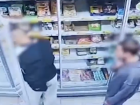 Нахальная кража сыра из супермаркета попала на видео под Волгоградом 