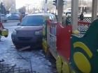 Женщина-водитель сбила в Волгограде пешехода и протаранила детскую площадку