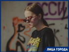 «Записываю вокал в шкафу, надев на микрофон носок», - 18-летняя участница группы «в чем дело?» из Городище Настя Макевнина