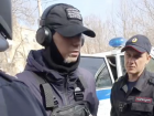 "Это стиль, пистолет — для самообороны": слишком модного парня с разгрузкой с котиком задержали в Волгограде 