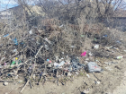 Обширную свалку из строительных отходов и шин обнаружили во дворе Волгограда 