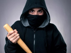 6 лет «строгача» получил мужчина за нападение с бревном на почтальона в Волгоградской области