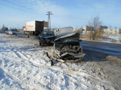 В Волгограде в ДТП Peugeot и «Спутника» пострадали двое