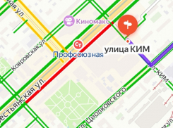 В Волгограде авария парализовала движение на улице Рабоче-Крестьянской в сторону центра