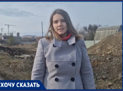 «Стоим в пробках, чтобы отвезти детей в садик»: в плену грязи и бездорожья оказались жители улицы Родниковой в Волгограде