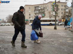 «Только на танке ехать»: бессилие перед ледяным циклоном признали в Волгограде
