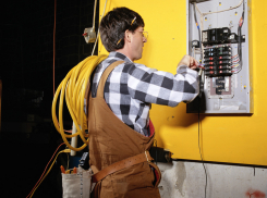 В Волгограде пенсионерка заплатила за услуги «электрика» 142 тысячи