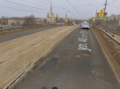 Обещали отремонтировать за 234 млн: волгоградка в ужасе от моста