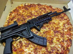 Не желая платить за пиццу, криминальный авторитет устроил перестрелку на юге Волгограда