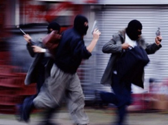 В Волгограде грабители стреляли в охранника супермаркета