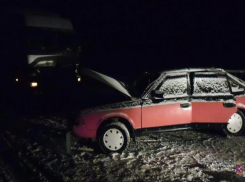 «Москвич» протаранил Mercedes под Волгоградом: 3 человека в больнице 