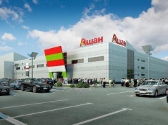 В Волгограде из-за угрозы взрыва проверяют здание гипермаркета у академии МВД