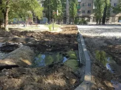 Благоустройство двора закончилось извержением фекалий в Волгограде: шок-видео 