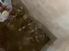 «Поселились алкаши, банки ушли под воду»: волгоградцы показали адскую жизнь в именитом поселке