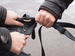 Волгоградские студенты ограбили 34-летнюю женщину