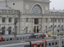 Силовики эвакуировали пассажиров поезда на вокзале Волгограда