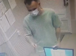 Волгоградец ради 5 тысяч рискнул свободой на 10 лет: видео ограбления с ножом