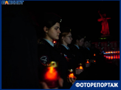 До мурашек: огенно-красное зарево и тысячи свечей зажглись на главной высоте страны