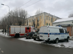 Массовая эвакуация в Волгограде: 25 школ и институт 