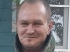 В Волгограде 10 дней ищут бесследно пропавшего хромающего мужчину в синем свитере