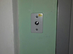 Торжественно запущенные волгоградскими чиновниками лифты не работают четыре месяца 