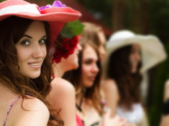 Участница «Мисс Блокнот Волгоград-2016» Юлия Иванцова не знает, что за город Царицын, но зато прекрасно представляет себя на посту президента