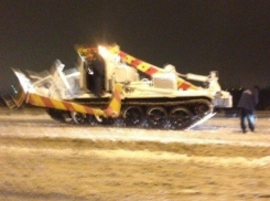 Застрявшие на волгоградских дорогах большегрузы вытаскивают с помощью спецмашин МЧС