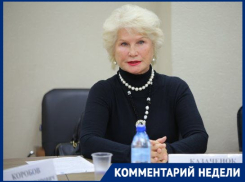 Чуть не прослезилась: статусная волгоградская блондинка получила медаль за профессионализм