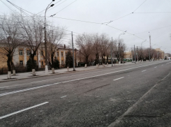 Большой дорожный ремонт завершили на улице Краснознаменская в центре Волгограда