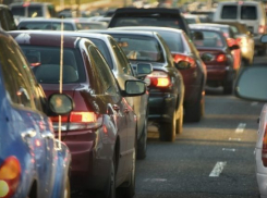 Первая Продольная Волгограда встала в пробке