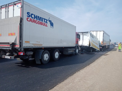 Подробности ДТП под Волгоградом с насмерть зажатым водителем фургона