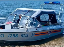 Из воды достали рулевого потерпевшего крушение на воде судна под Волгоградом