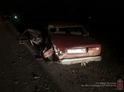 Фура DAF влетела в сломавшуюся на трассе «семерку» жителя Волгоградской области