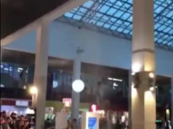 Потоп в ТЦ «Комсомолл» в Волгограде попал на видео 
