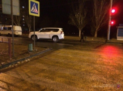 Водитель Land Cruiser сбил на «зебре» в Волгограде 17 и 19-летнюю девушек