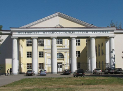 Педагоги волгоградского филиала МФЮА идут под суд за взятки