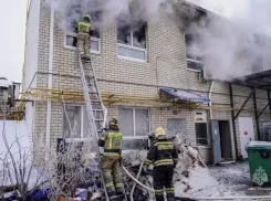 Появилось видео тушения пожара на ста квадратах в Волгограде