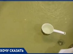 Из кранов в Волгограде больше месяца вода течет жуткого цвета 