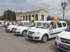 12 многодетных волгоградских семей получили ключи от машин