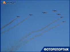 Авиашоу и корабли: в Волгограде в честь Дня Города состоялись представления