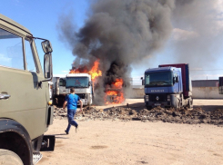 В Дзержинском районе Волгограда сгорела «Газель»: огонь перекинулся на фуру